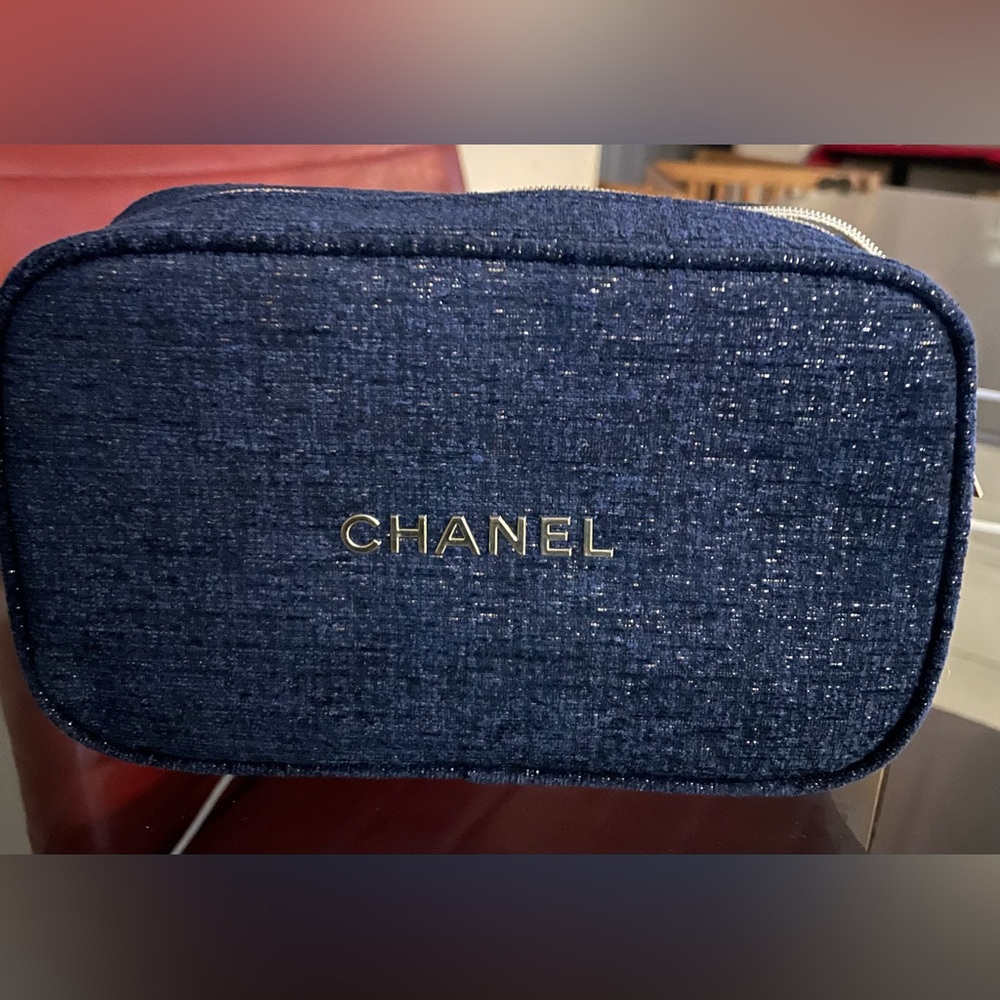 CHANEL HOLIDAY POUCH ONLY 2023